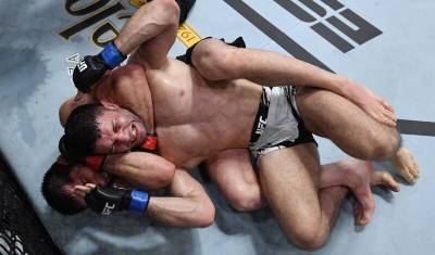Ислам Махачев победил бразильца Тиаго Мойзеса на UFC Vegas 31