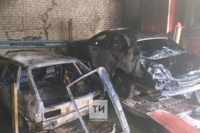 В Зеленодольске в автосервисе сгорели два легковых авто