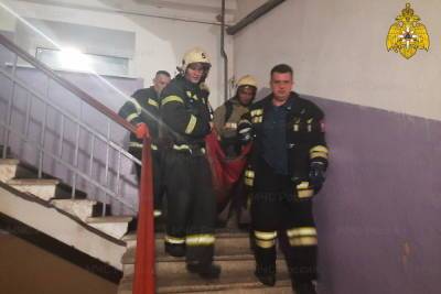 76-летнюю смолянку пожарные вынесли на руках из квартиры на Дзержинского