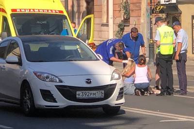 Девушку сбили на пешеходном переходе в Петербурге
