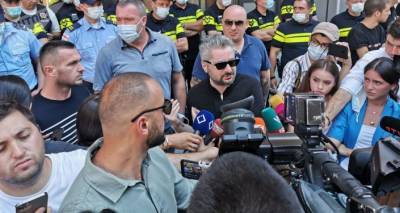 Огранизаторов акции протеста журналистов не пустили в парламент Грузии