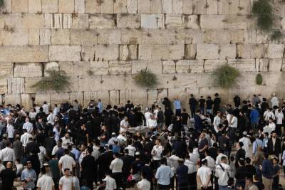 9 Ава на Храмовой горе: молодые арабы забросали камнями полицейских