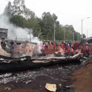В результате взрыва бензовоза в Кении. Фото