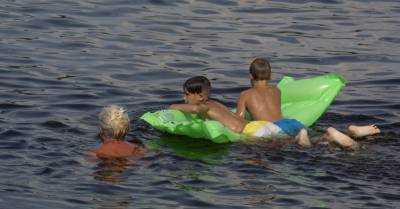 В Рижском заливе вода прогрелась до +24 градусов, запрещено купаться в Лиепае и Вентспилсе