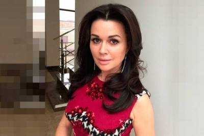 Актриса Анастасия Заворотнюк переписала на маму недвижимость