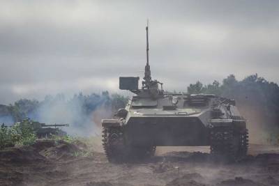 Испытания бронетехники в России проходят в приближенных к боевым условиях