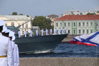 В Петербурге прошла первая репетиция парада ко Дню ВМФ
