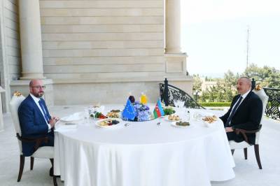 Состоялся рабочий обед Президента Азербайджана Ильхама Алиева и Президента Европейского совета Шарля Мишеля (ФОТО)