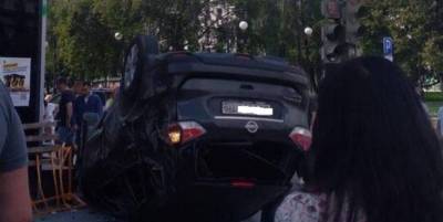 В Екатеринбурге девушка получила перелом таза в результате ДТП с двумя авто