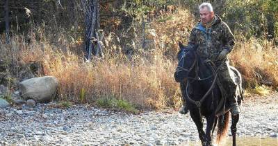 Дочь Сергея Шойгу поделилась редкими фотографиями отца верхом на коне