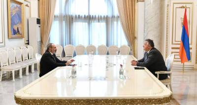 Никол Пашинян обсудил с Нубаром Афеяном ситуацию с COVID-19 и вопросы развития Армении