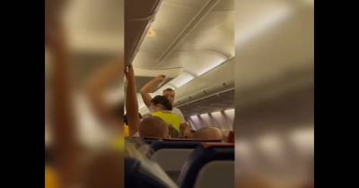 Антимасочник устроил дебош на борту самолета "Одесса - Анталия" (видео)