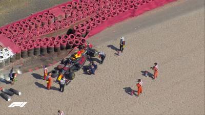 Формула-1. Ферстаппен разбил машину после столкновения с Хэмилтоном