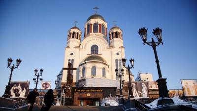 В Екатеринбурге в запрещённом властями крестном ходе приняли участие тысячи прихожан РПЦ