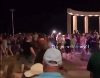 Соцсети: вечеринка на Нижне-Волжской набережной переросла в массовую драку с иностранцами