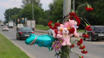 Видео: москвичи организовали мемориал на месте смертельного ДТП с детьми