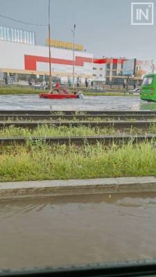 Просто летний дождь. Екатеринбург затоплен, в ТЦ из-за дождя обвалился потолок, обесточен поселок