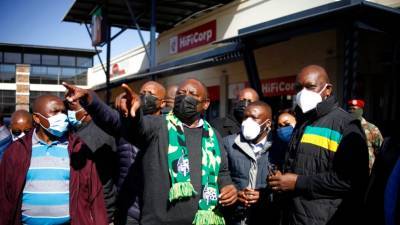 Президент ЮАР Рамафоса обещал восстановить порядок после погромов