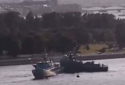 ВМФ прокомментировал информацию о столкновении двух кораблей на Неве