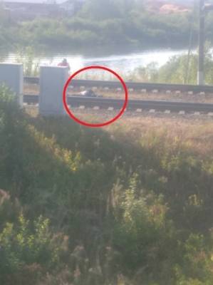 Мужчина попал под поезд в Соколе и погиб