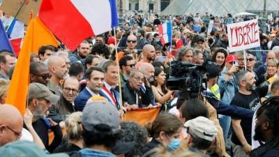Во Франции проходят акции протеста против антиковидных мер