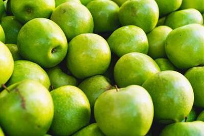 Врач предупредила об опасности зеленых яблок