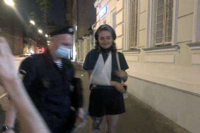 Полиция напала на снимавшую задержание женщины с ребенком журналистку - tayga.info - Москва - Россия - район Басманное