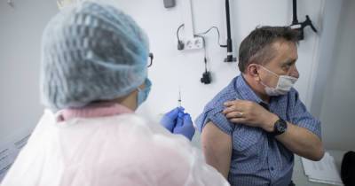 В Госдуме предложили выплачивать вакцинировавшимся пенсионерам по 10 тысяч рублей