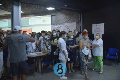 Грозные фанаты, хозяйственные депутаты и очереди на прививку: новости Одессы за 18 июля