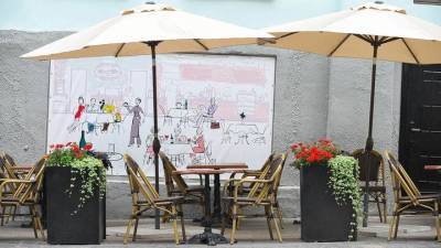 Московским ресторанам рекомендовали закрыть веранды из-за сильного ветра 19-20 июля