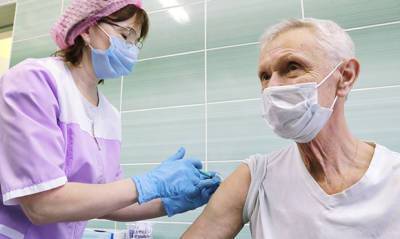 В Госдуме предложили ввести выплаты пенсионерам за вакцинацию от коронавируса