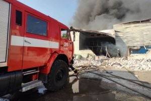 В Киеве произошел масштабный пожар на складах. ВИДЕО