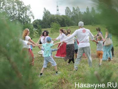 Жители Калиновского прогулялись ради экологии Шарташа и переноса логопарка