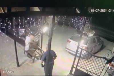 В Переславле разыскивают двух упитанных мужчин укравших стулья