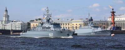 ВМФ опроверг информацию о столкновении двух кораблей в Петербурге из-за ветра