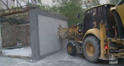 Власти Еревана продолжают сносить незаконные постройки в столице - видео