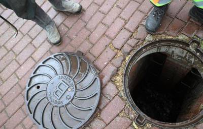 В Твери безработные парень и девушка украли 11 канализационных люков