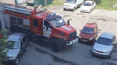 Паркуют, как нравится: в Пензе машины во дворе помешали пожарным