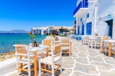Остров вечеринок в разгар сезона "уходит в отпуск": Греция ввела новые ограничения на Миконосе