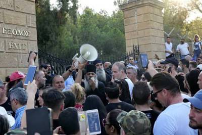 На Кипре прошли беспорядки из-за введения ковидных сертификатов