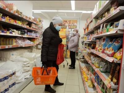 Около 70% россиян экономят на развлечениях, одежде и кафе