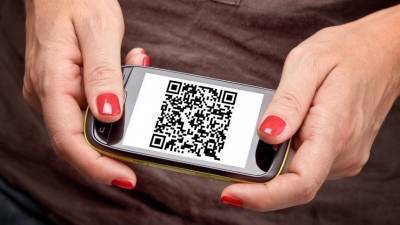 Почему обязательные QR-коды для посещения общепита отменили в Москве и Подмосковье