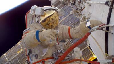 Российские космонавты могут остаться без скафандров