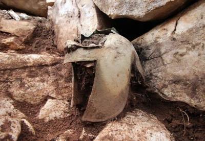 Археологи обнаружили в пещере-гробнице редкую находку времен греко-персидских войн
