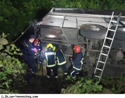 В Ровенской области рейсовый автобус попал в ДТП, 16 пассажиров госпитализированы