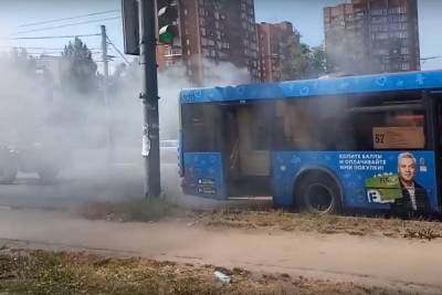 Горит или газует: в Ярославле дико дымил отреформированный автобус
