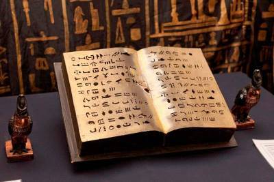 Египтологи восстановили разорванный 2300-летний свиток Книги мертвых