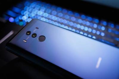 Huawei показала золотой Huawei P50 с уникальными технологиями обработки снимков