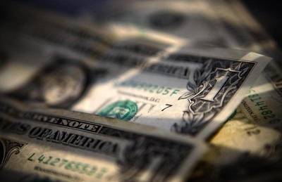 Доллар растет на фоне угрозы экономики из-за COVID-19