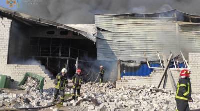 Масштабный пожар на складах в Киеве ликвидировали